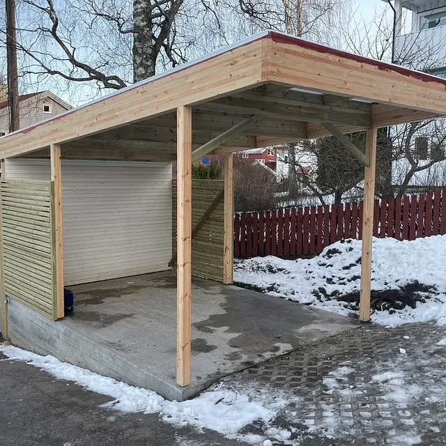 Carportbygg utenfor bolig