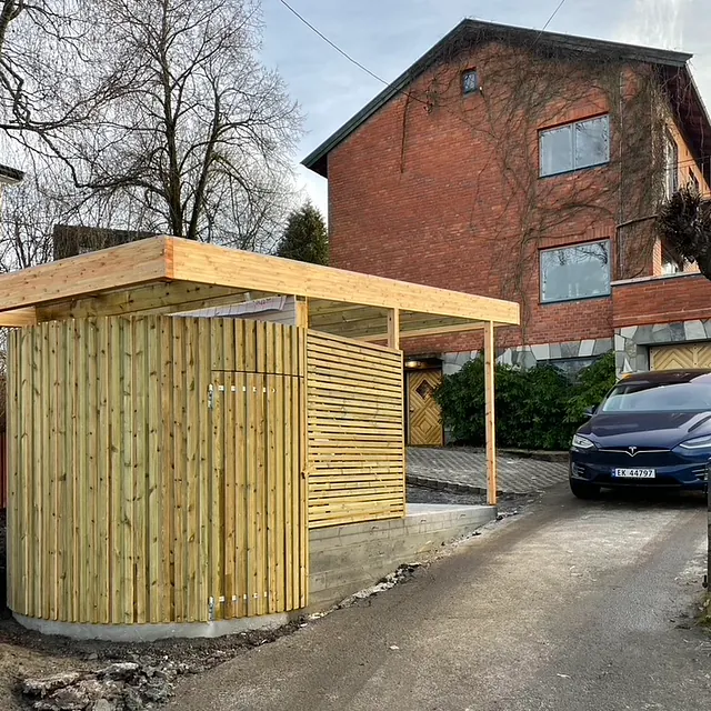 Carportbygg utenfor bolig